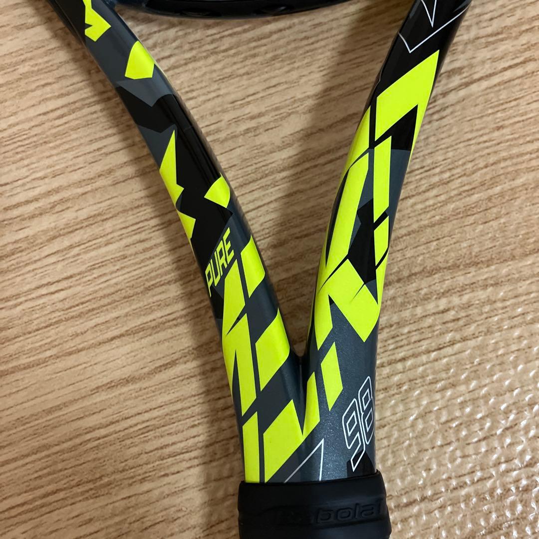 バボラ　ピュアアエロ98 テニスラケット