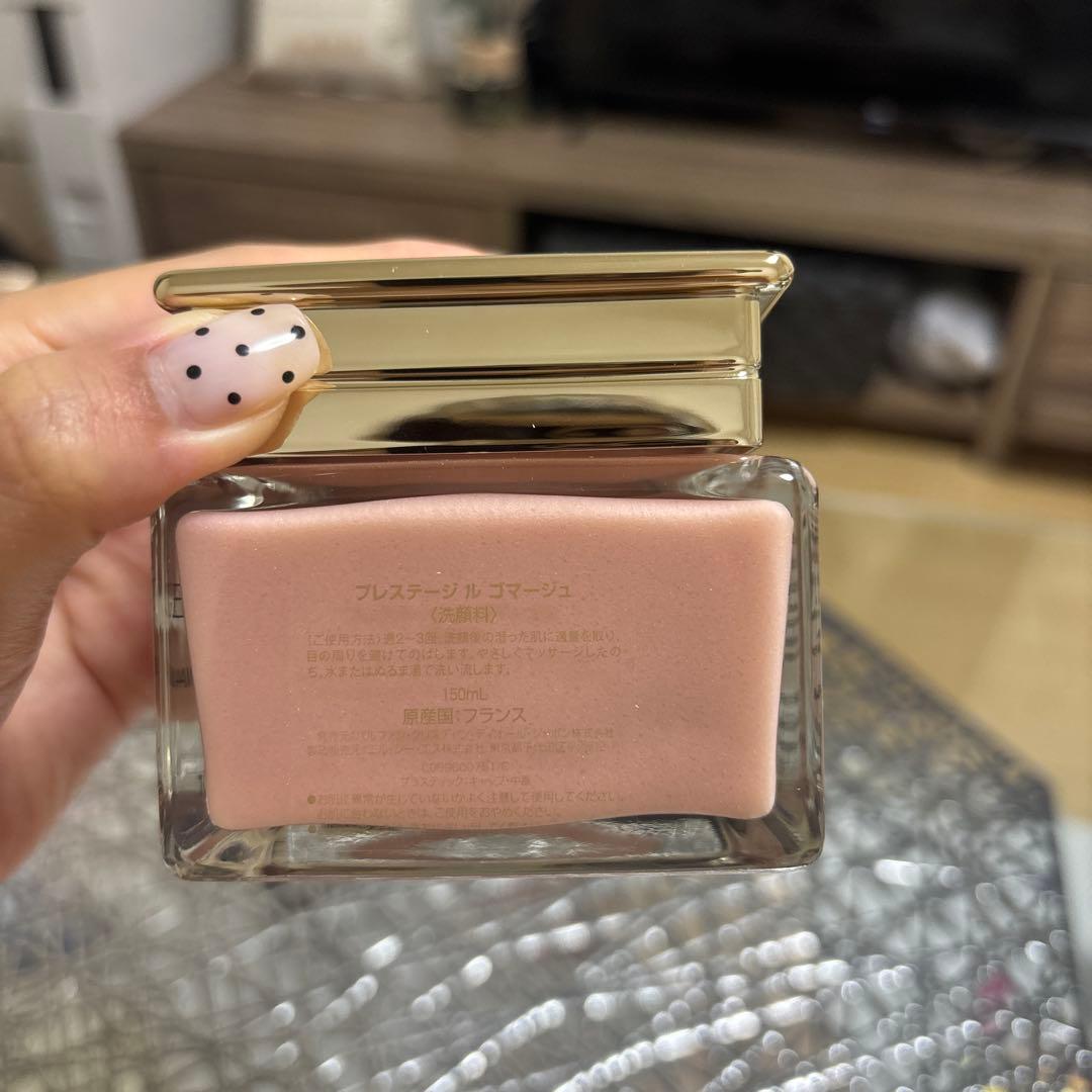 洗顔料 Dior Prestige Le Sucre de Gommage