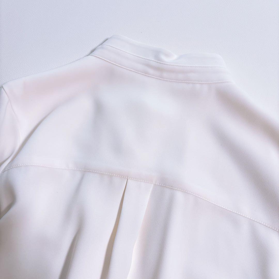 未使用タグ付き SOEJU サテンスタンドタックブラウス ホワイト　白