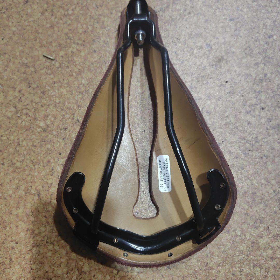 セラアナトミカ　革サドル