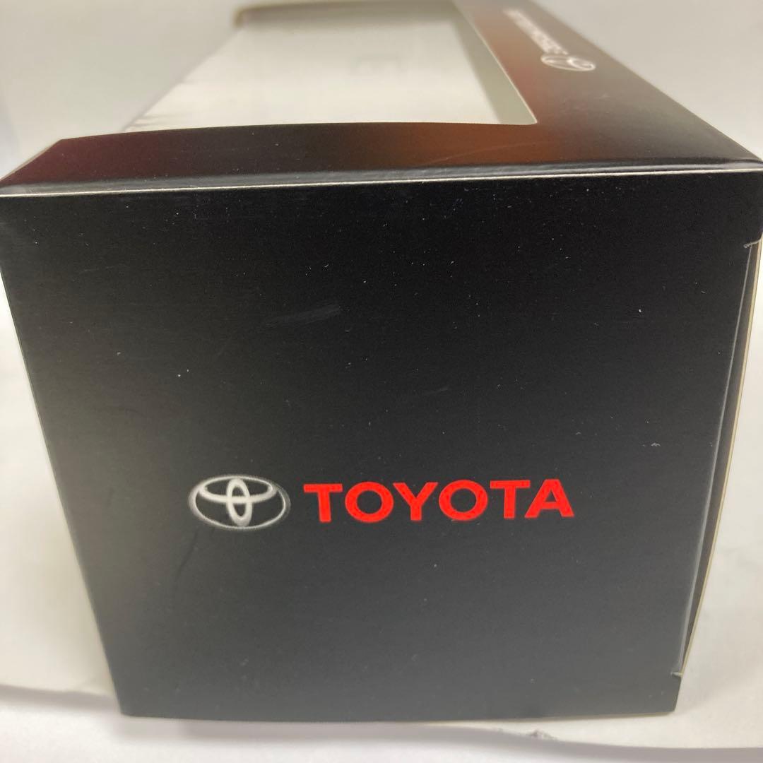 【非売品】トヨタ ヤリスクロス ミニカー ホワイトパールクリスタルシャイン 新品