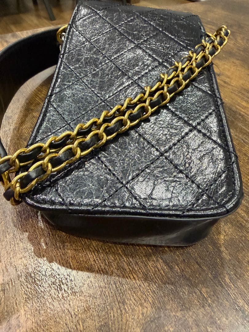 VIP ブラックレザー スマホショルダーバッグ