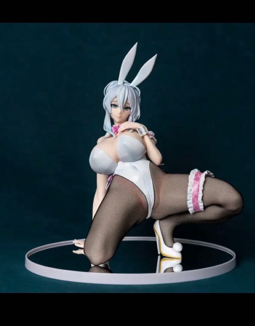白いバニーガール　フィギュア