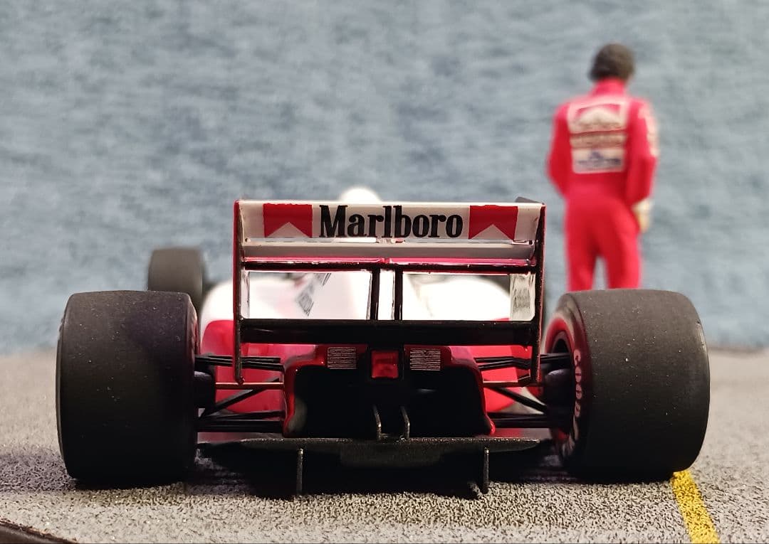 タメオ1/43 マクラーレン MP4/6 キット完成品(アイルトン・セナ)