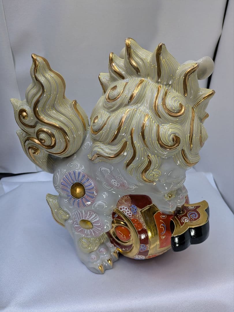 ☆b468、九谷焼　9号宝獅子　白盛 魔除けの 「獅子 」