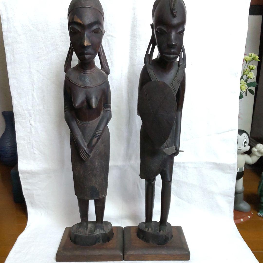 黒檀マサイ族男女像。