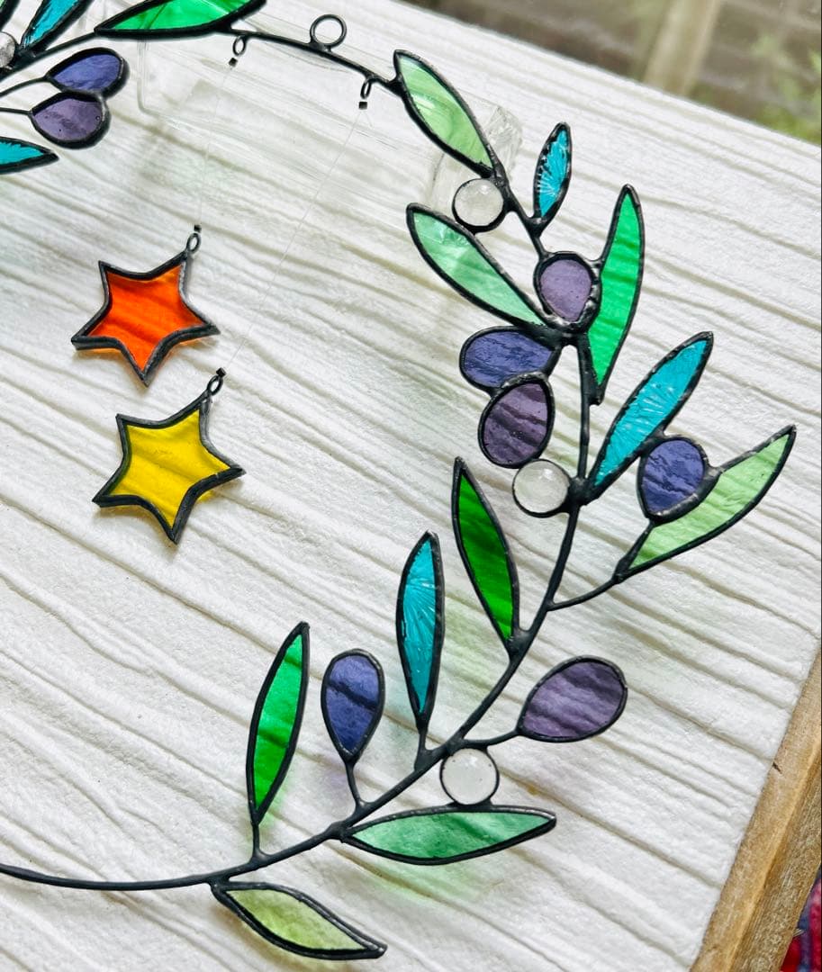 【ステンドグラス】惑星のサンキャッチャーとオリーブのリース