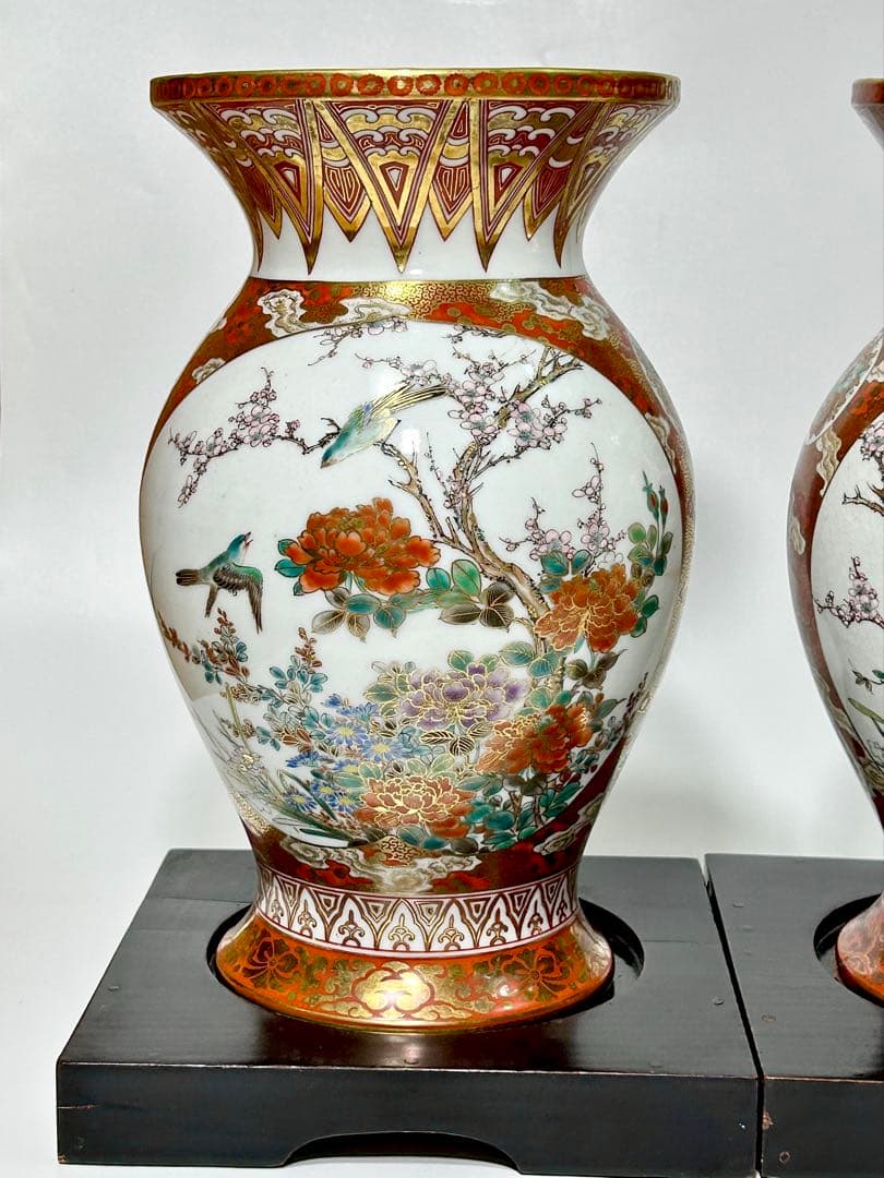 明治九谷 松本佐平 松雲堂 赤絵金彩梅鶯文虎渓三笑図花瓶一対 九谷焼 九谷