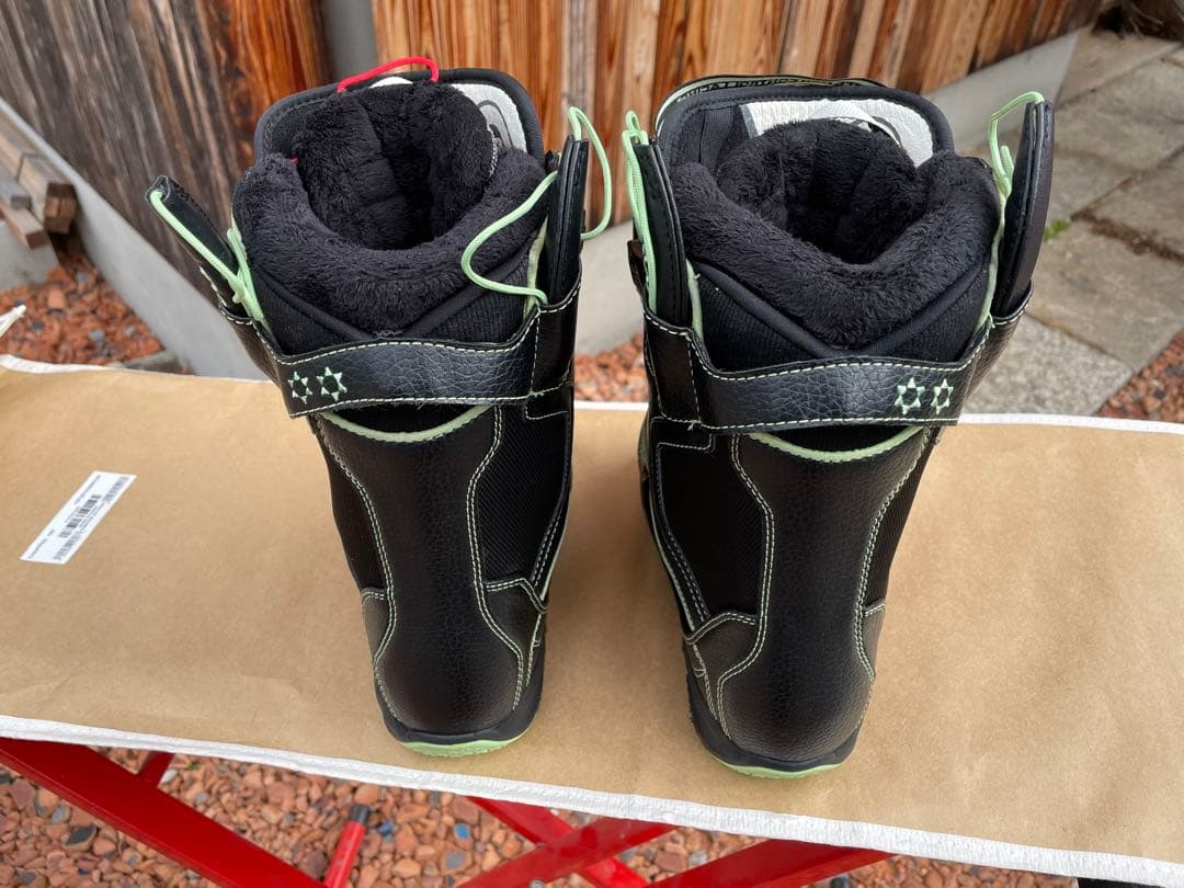 DEELUXE LARA STAGE 22.5cm ジュニア ブーツ