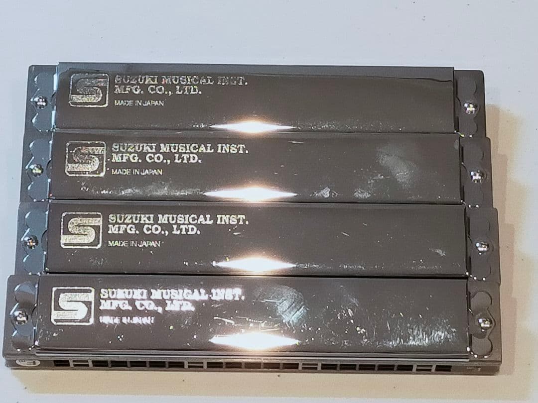 【中古品】SUZUKI 21穴複音ハーモニカ４本 B、Bm、E、Em
