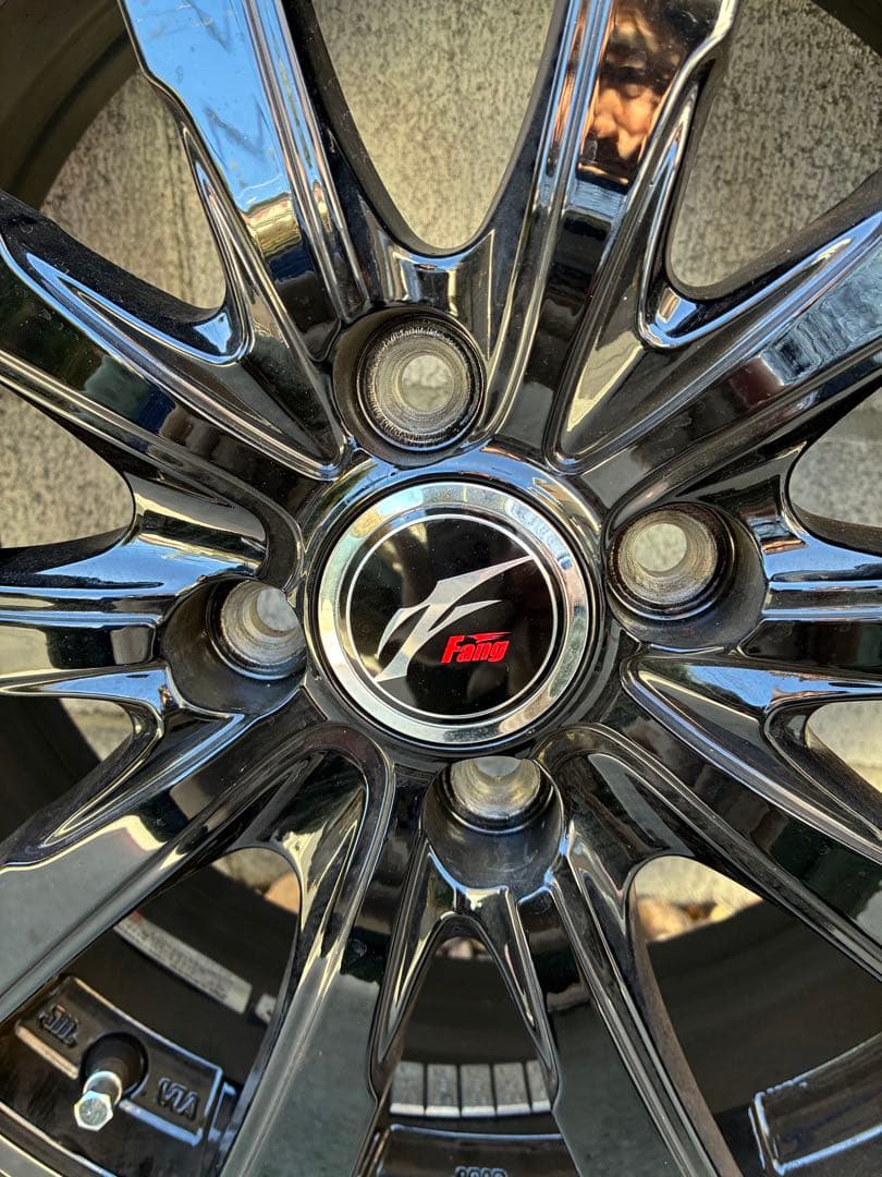 トヨタライズ　ガソリン4穴スタッドレスタイヤ DUNLOP WINTERMAX