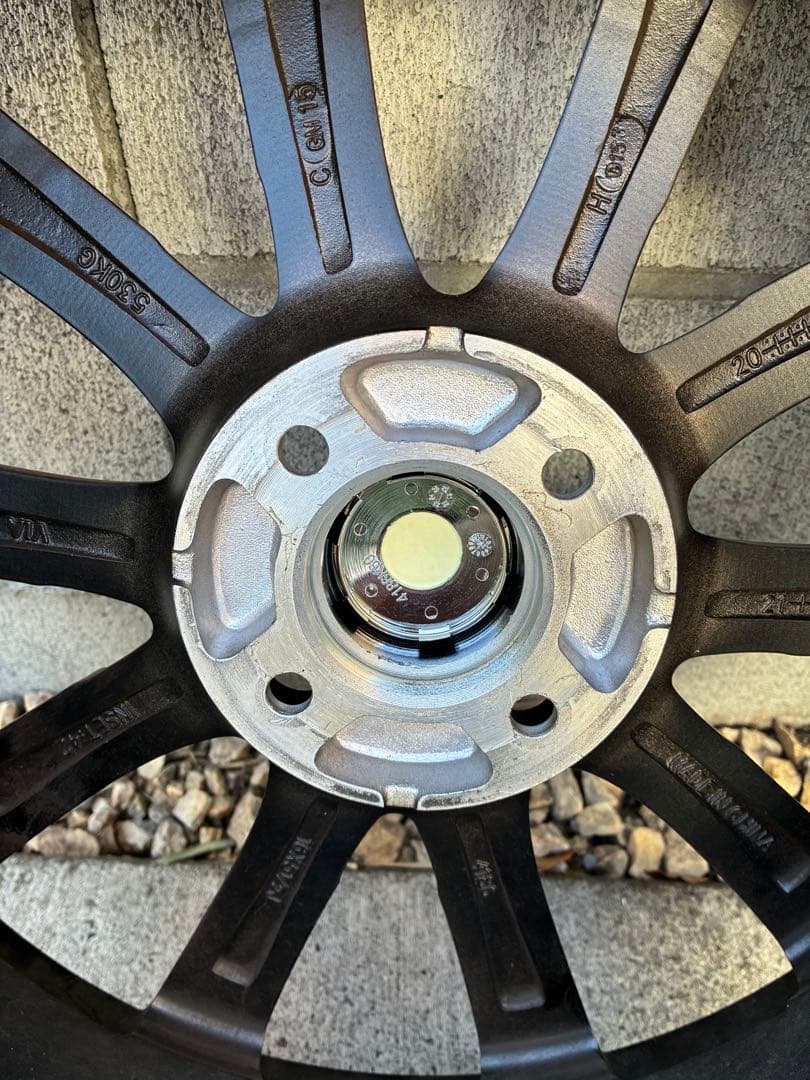 トヨタライズ　ガソリン4穴スタッドレスタイヤ DUNLOP WINTERMAX