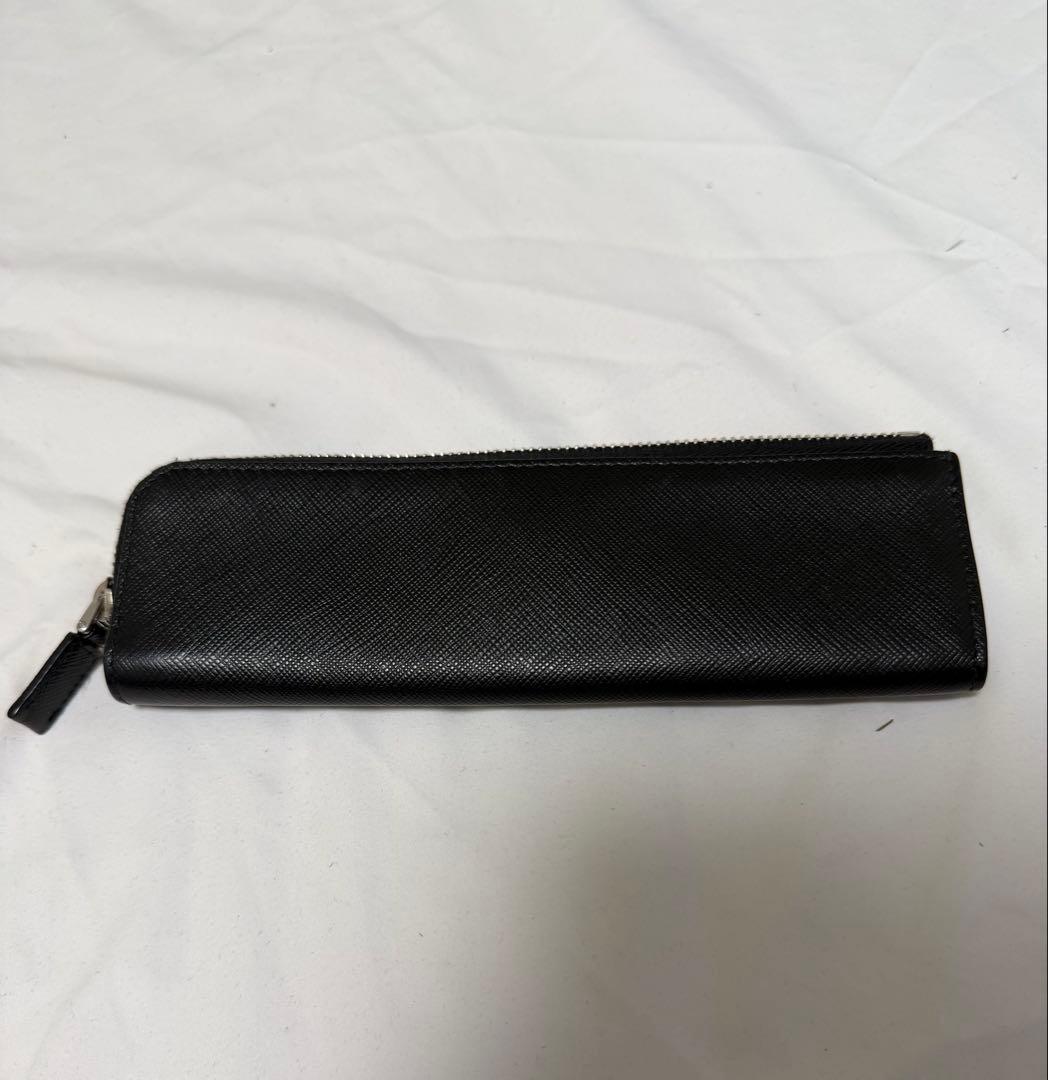 PRADA ブラック ペンケース　サフィアーノレザーです