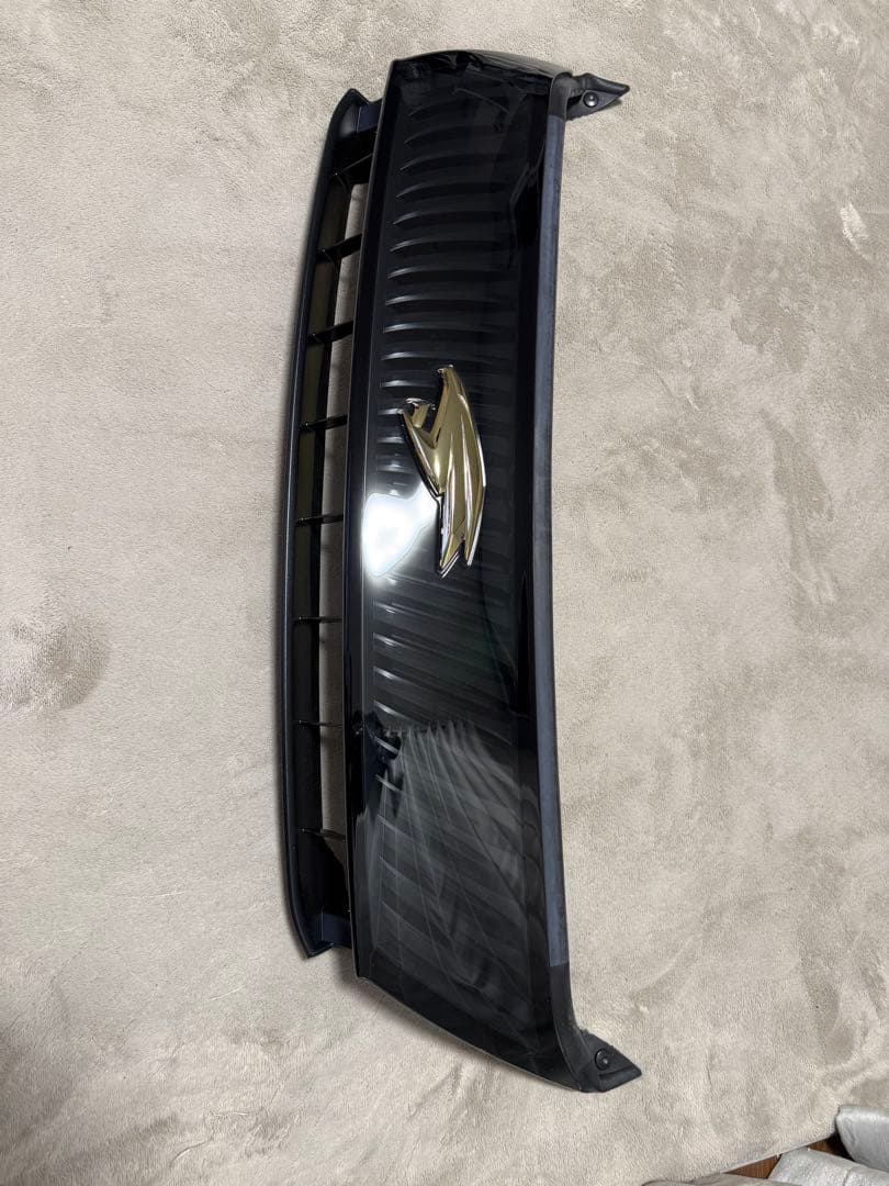 B*d様 60系ハリアー純正フロントグリル53114-48030740新車外し保