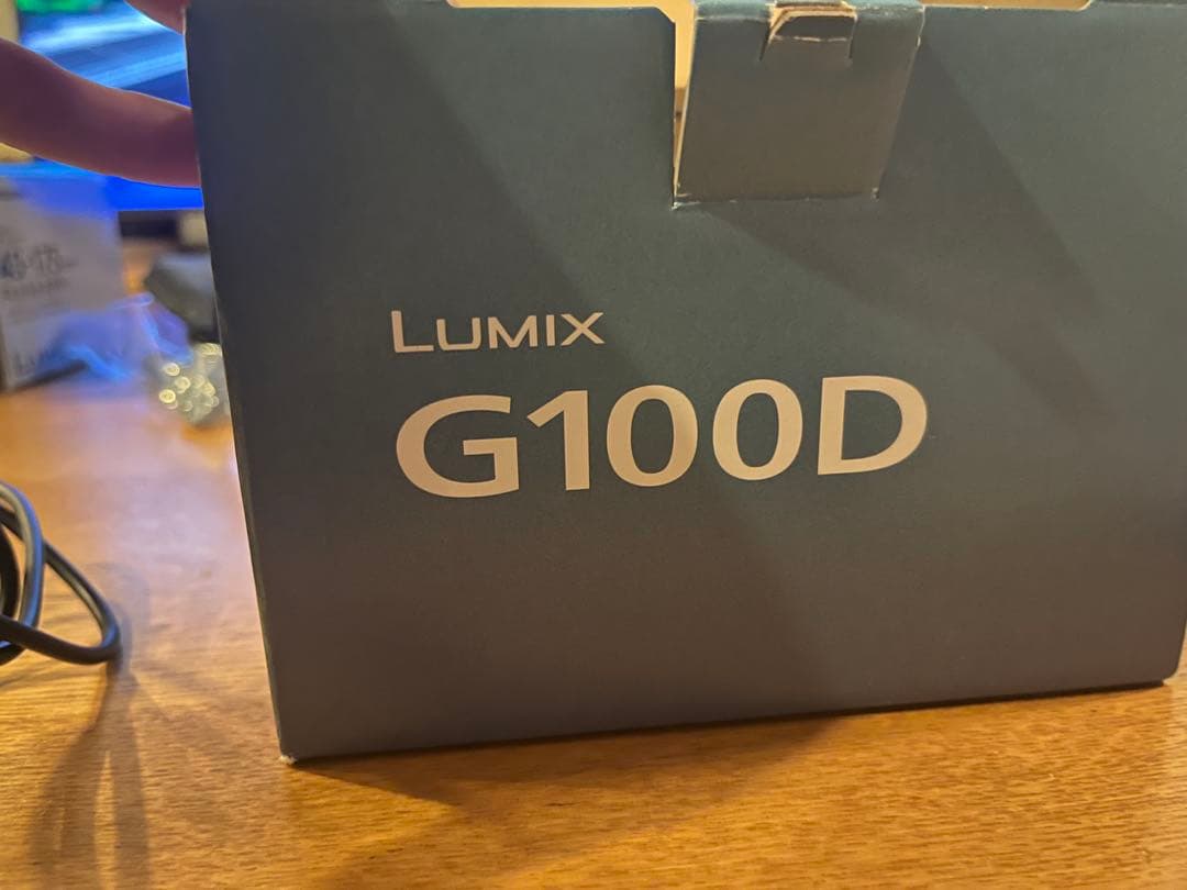LUMIX G100D ボディ、頻度少、付属品有、バッテリー x 2、フィルム付