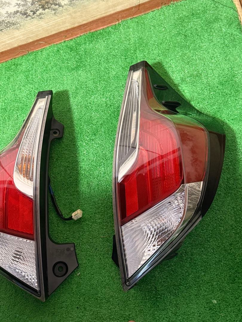 トヨタ アクア　NHP10 テールライト　2016年