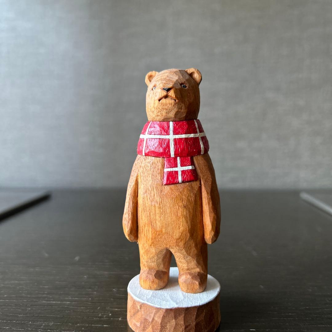江籠正樹　木製クマフィギュア 赤いスカーフ付き