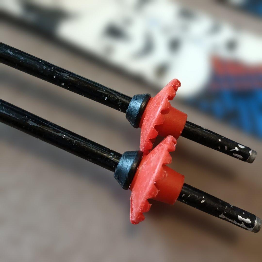 ROSSIGNOL ロシニョール ジュニアスキーセット ヘルメット付き。