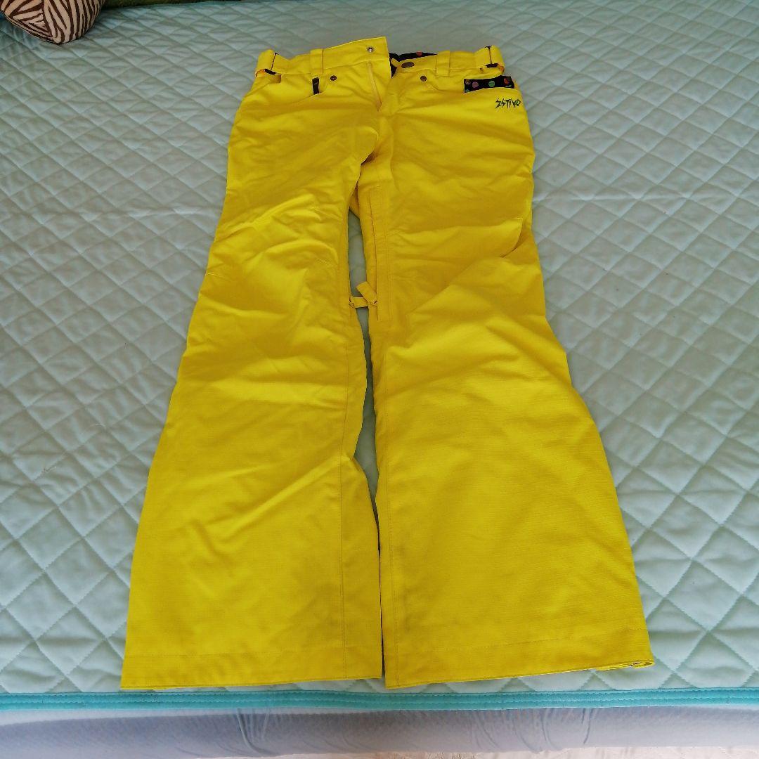 スノボーやスキーウエアーのパンツです。ご購入ください。
