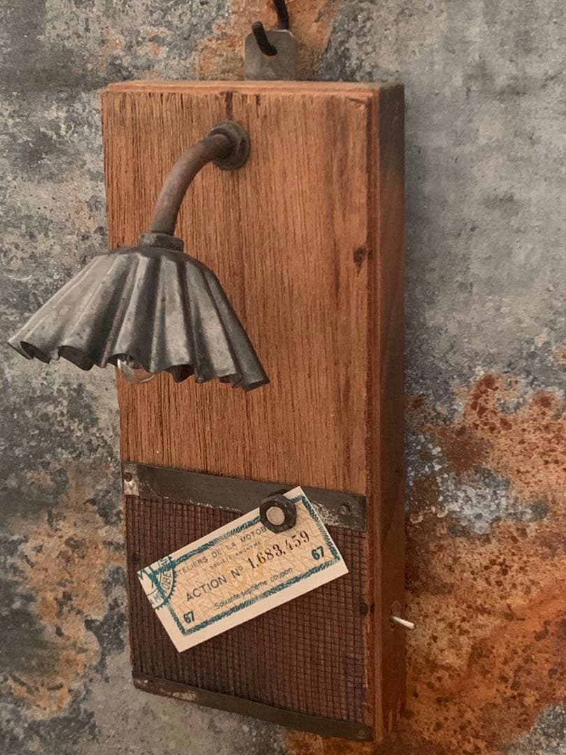 Ｅ・古道具 アンティーク雑貨 古材とミニモールドのランプ