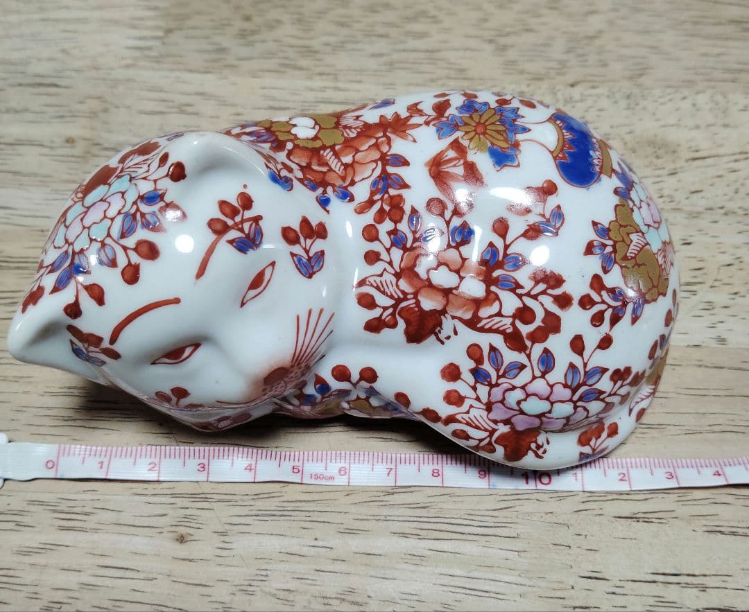 伊万里焼　猫　花模様　置物