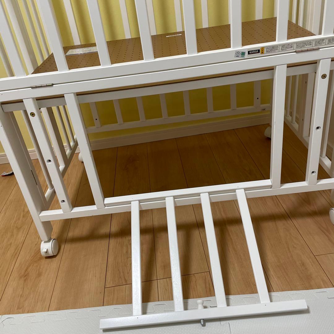 ✨送料無料✨カトージ　ベビーベッド　折り畳み　ホワイト
