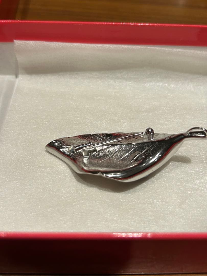 TASAKI PEAPLE リーフ型ブローチ ブラックパール付き