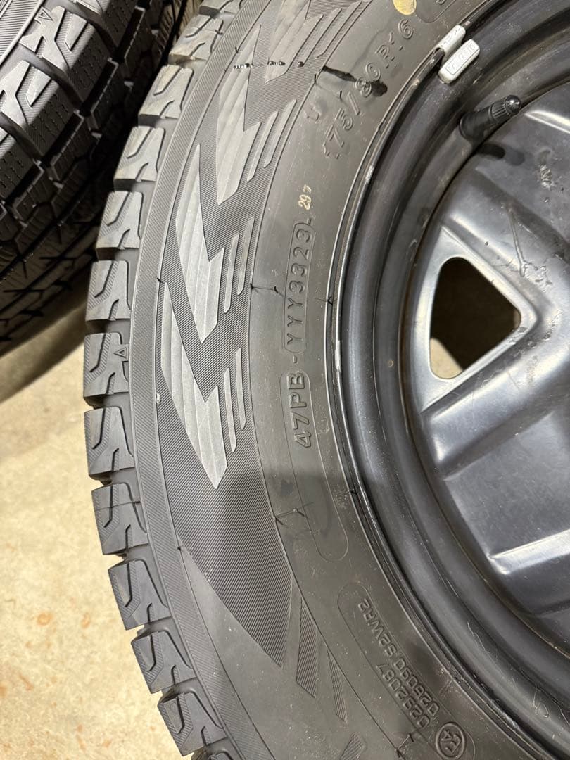 ジムニー YOKOHAMA 2023年製 スタッドレスタイヤ 4本セット