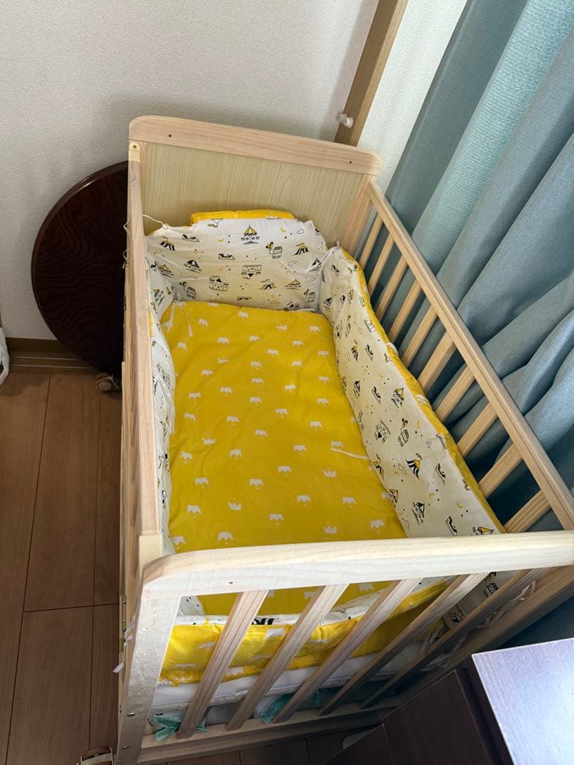 木製スリープベッド 黄色 布団付き