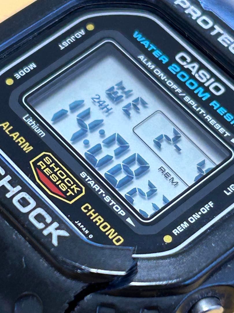 G-SHOCK DW-5600C スピード 200M スクリューバック　豆球緑