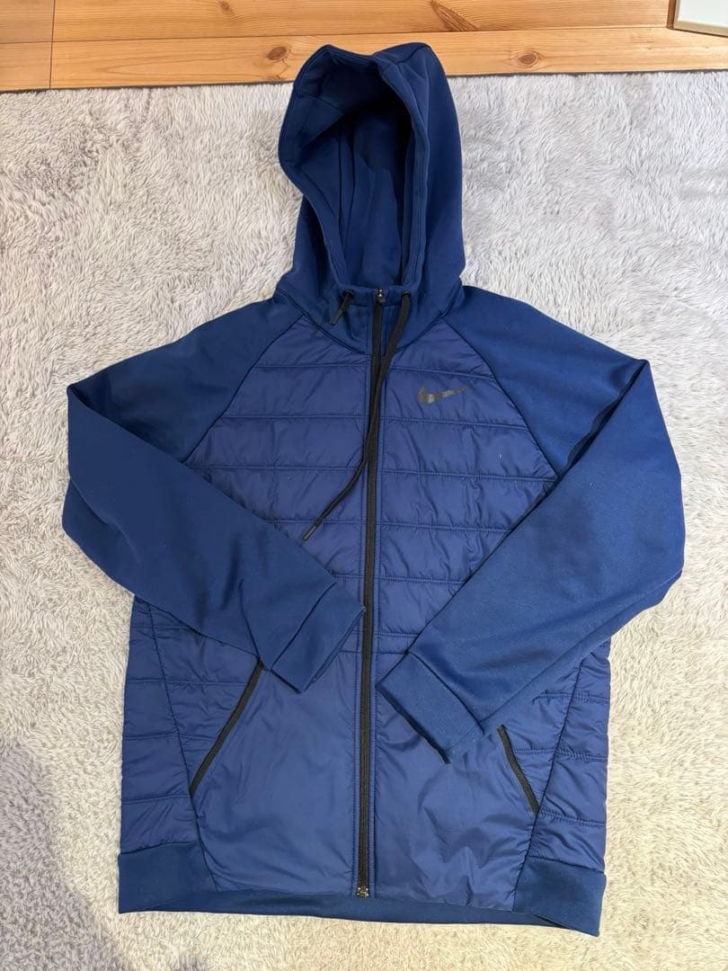 NIKE ジップパーカー　ランニング　サッカー