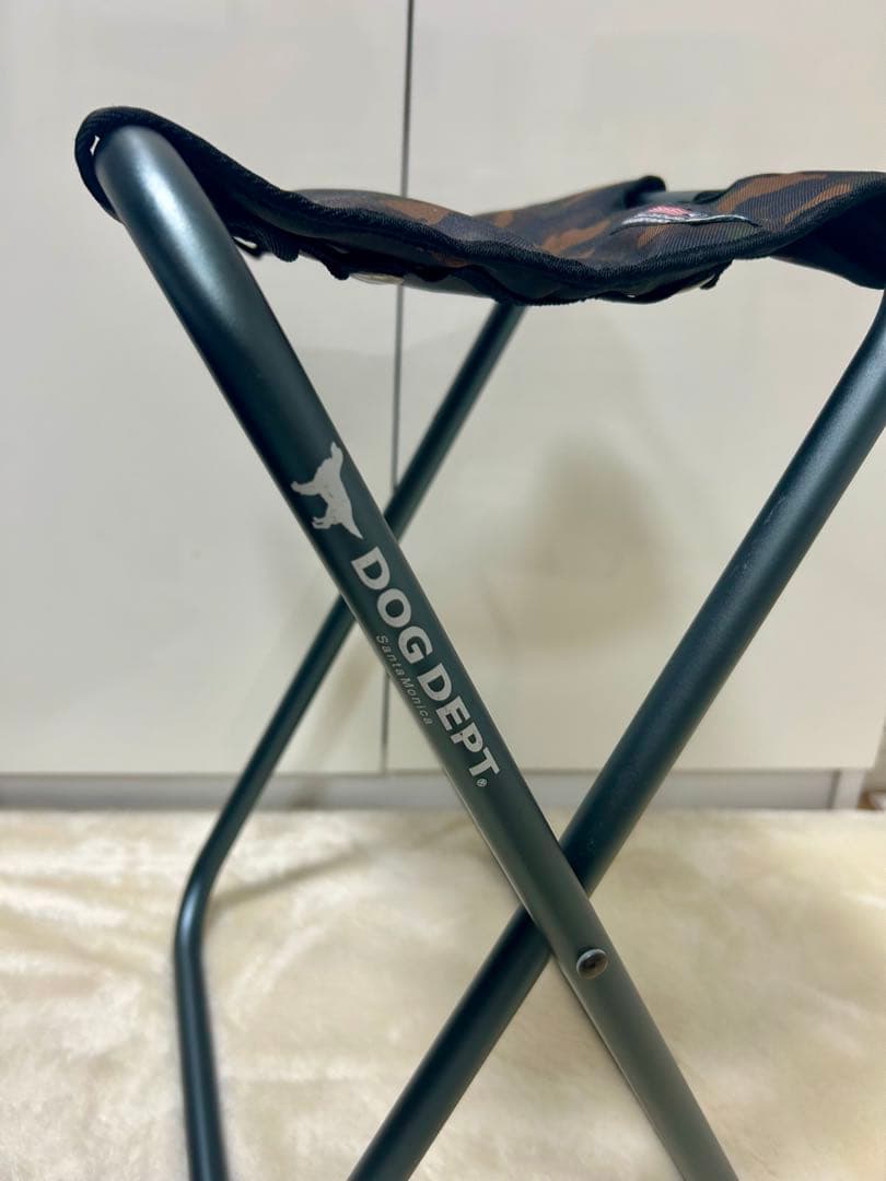 DOG DEPTキャリーバッグリュック　迷彩 カモフラ犬柄　　椅子付き分離可能。