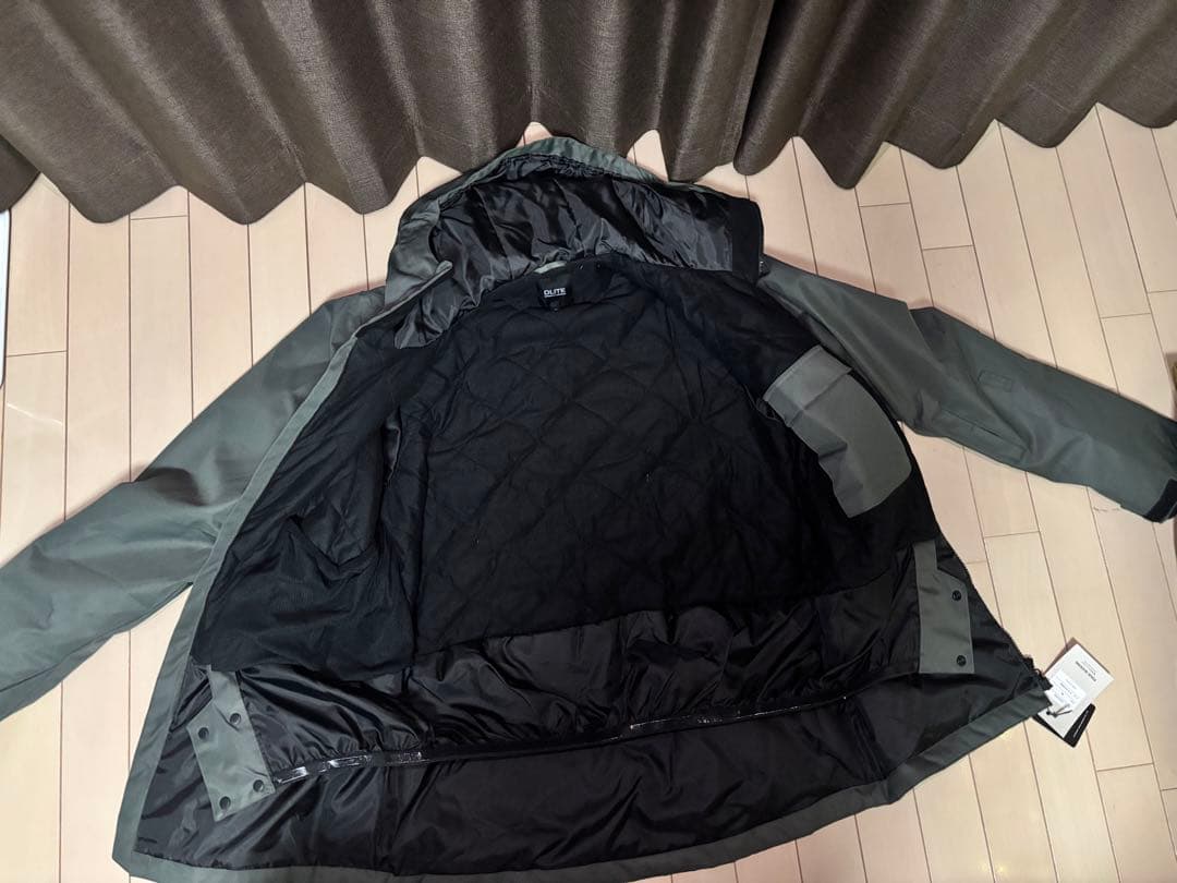 株式会社フォーシーズンズのDLITEのスノーボードウェア