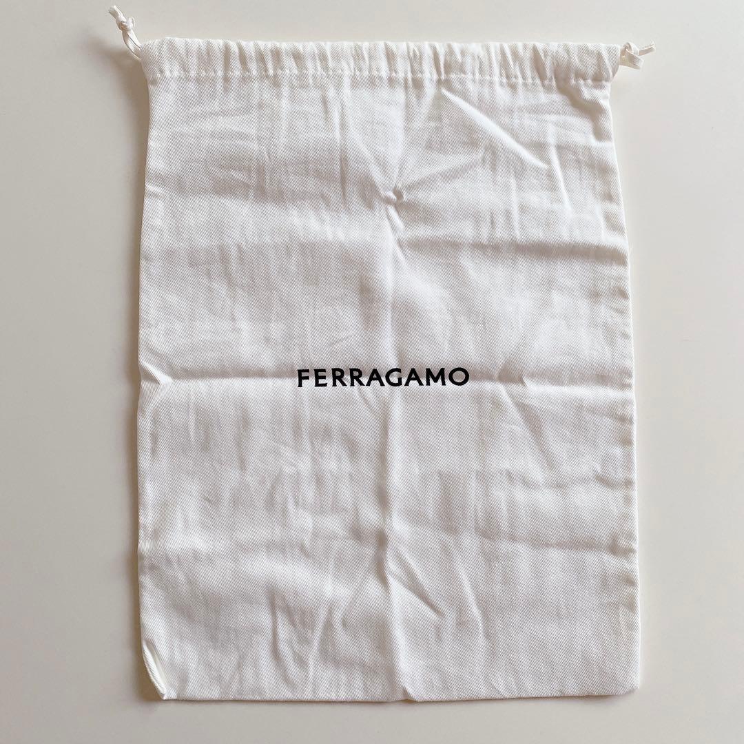 【美品】フェラガモ ミニショルダーバッグ ボディバッグ