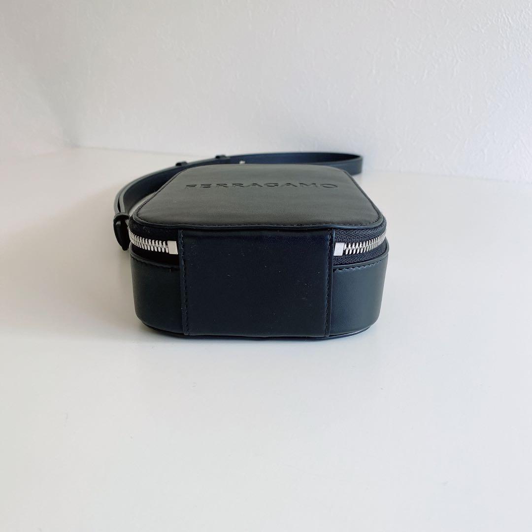 【美品】フェラガモ ミニショルダーバッグ ボディバッグ