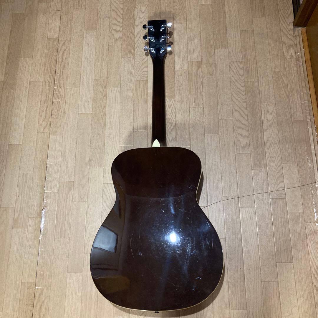 エレアコギター　ギブソンレプリカ　アンプからも音出せます。