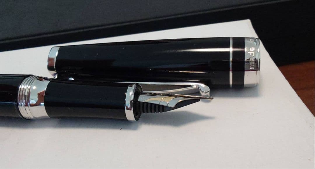クレオ・スクリベント万年筆　プラチナライン　ブラック　18金ロジウムメッキFニブ