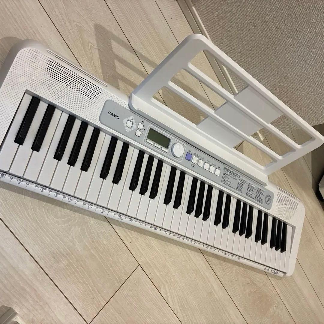 CASIO LK-330 ホワイト 61鍵 光る鍵盤マイク未開封イヤホン付き