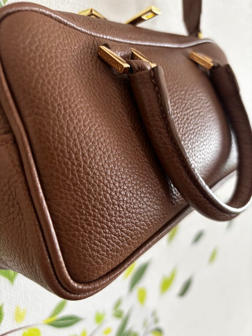 CHRISTIAN VILLA /クリスチャン ヴィラ】スクエアボストン