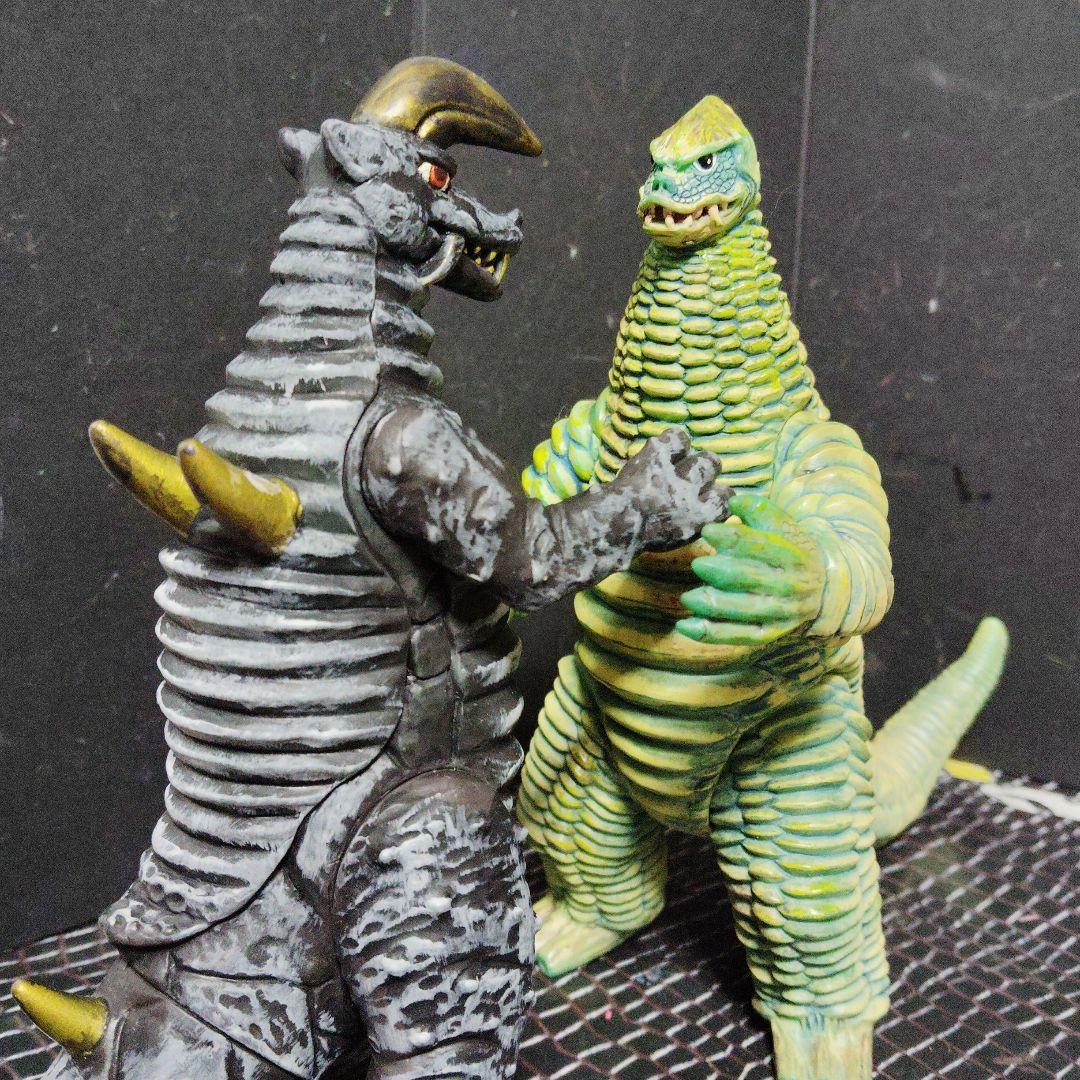 ウルトラ怪獣旧型絶版ソフビレッドキングVSブラックキング（2786tw2826）