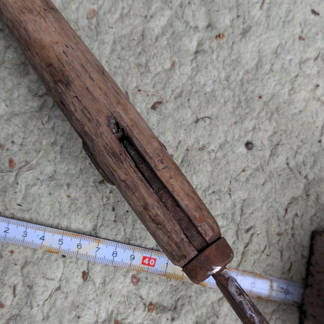 キャンプにねー　ナタ( ꈍᴗꈍ)○勘と有ります、　刃は15cm位です(✿^‿^)