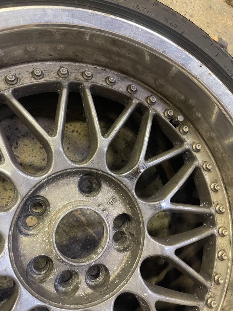 17インチメーカー不明 たぶん9j225 45 17 バリ山2本です。