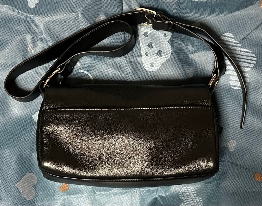 BEARDSLEY レザーボディバッグ　ブラック　一度使用