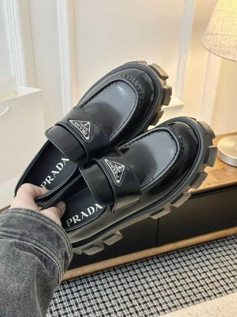 PRADA ブラック ローファー