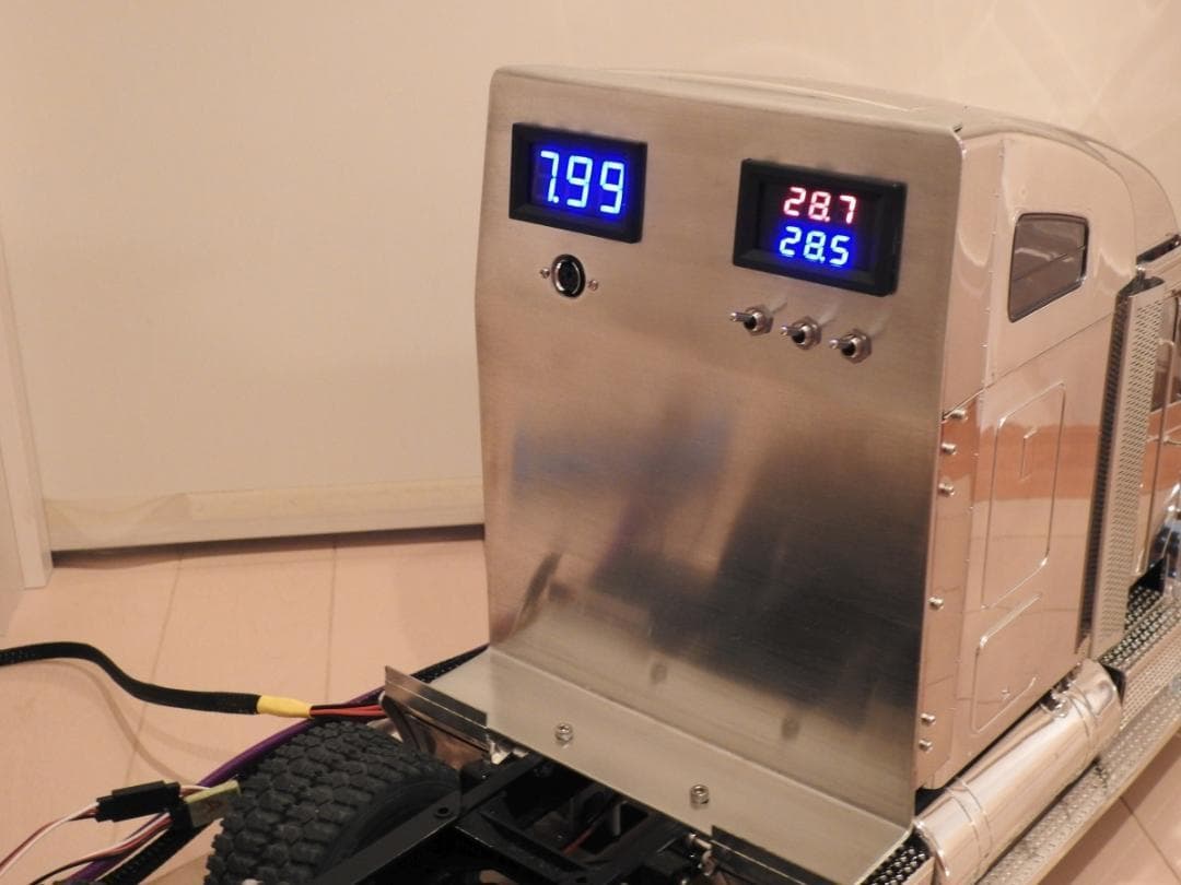 タミヤ　1/14　トレーラー　ナイトハウラー用　温度、電圧計