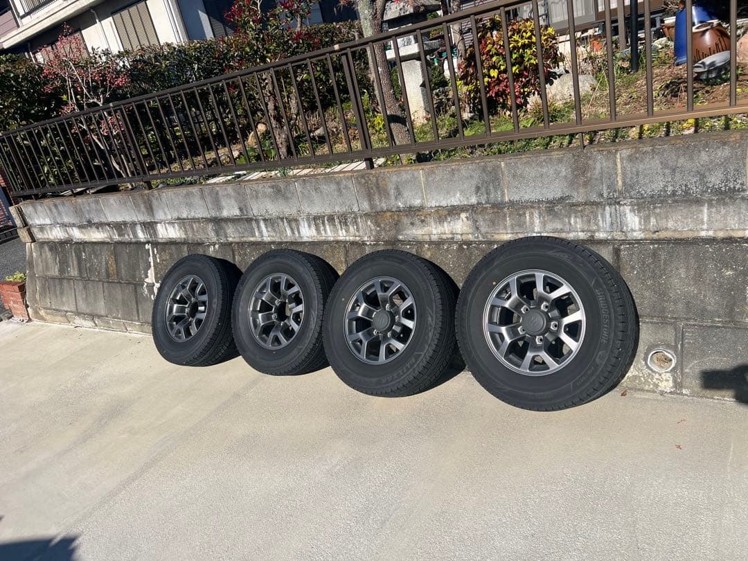 215/70R15ブリザック VRX3 ノマド　シエラ 純正ホイールセット