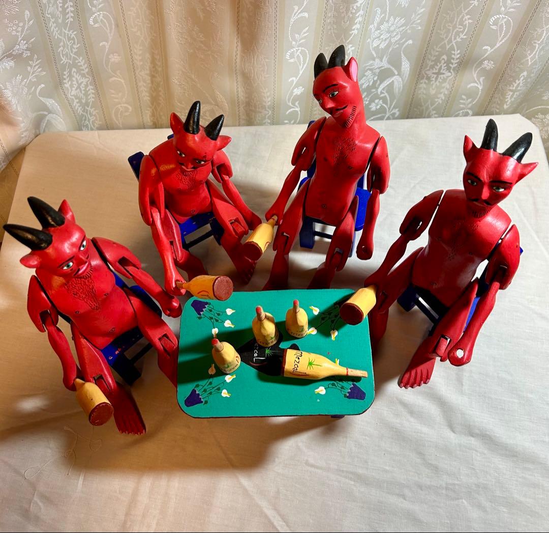 メキシコ　ウッドカービング　Inocencio Vasquez 作　「悪魔の宴」