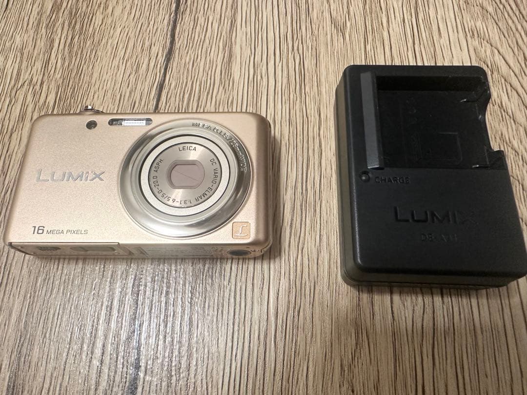 美品　パナソニック　LUMIX コンパクトデジカメ　DMC-FH7　ゴールド
