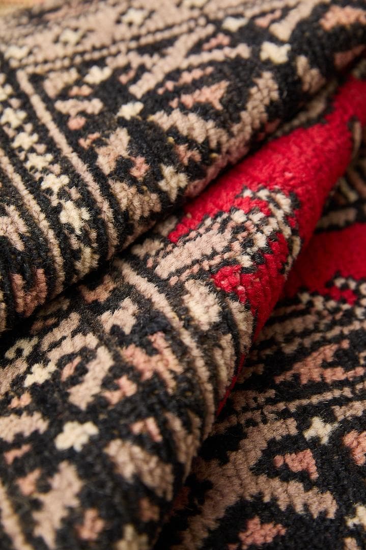 ヴィンテージラグ　トライバルラグ　パキスタン産（174×122cm）赤　ベージュ