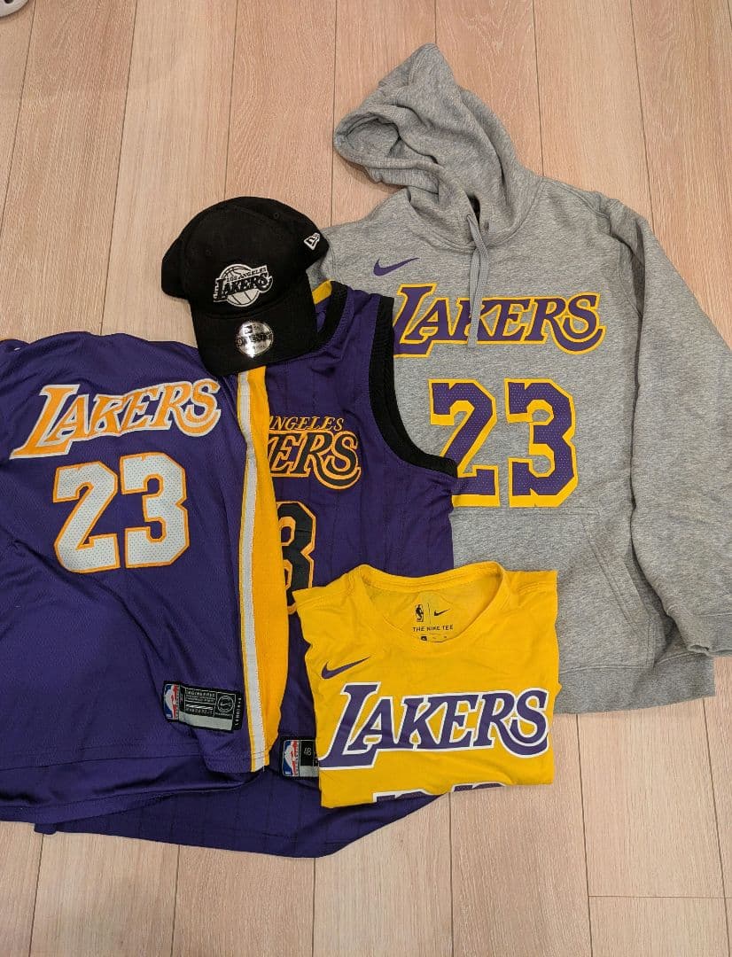 ナイキ　ニューエラ　レイカーズ　パーカー　タンクトップ　Tシャツ